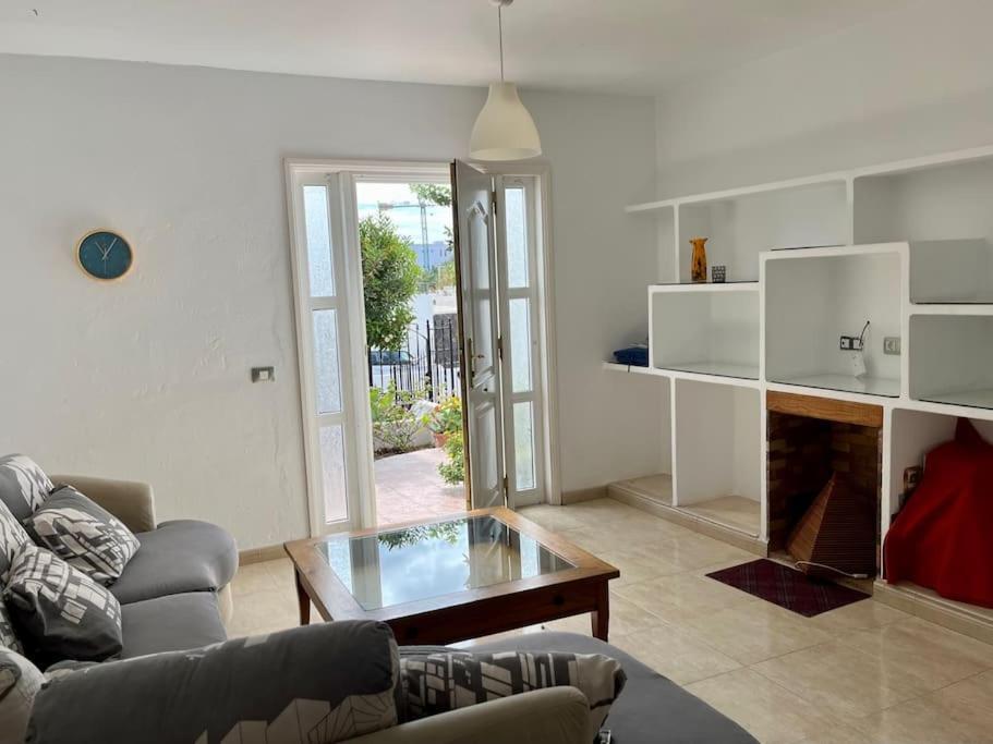 Playa Chica Apt With Terrace 100 M From The Sea بويرتو ذيل كارمين المظهر الخارجي الصورة