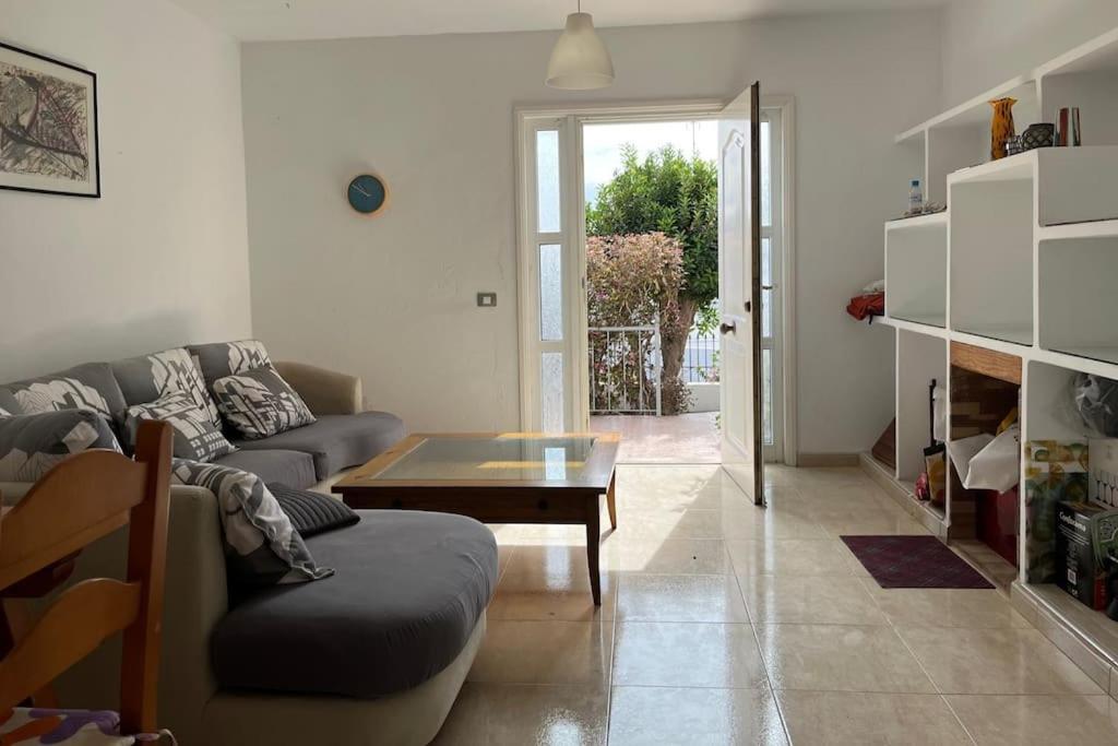 Playa Chica Apt With Terrace 100 M From The Sea بويرتو ذيل كارمين المظهر الخارجي الصورة